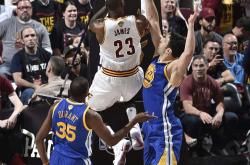 开云体育-中场犯规犀利，对手多次单挑失败2025