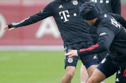 开云体育官网-拜仁慕尼黑客场深陷困境，难以自拔2025