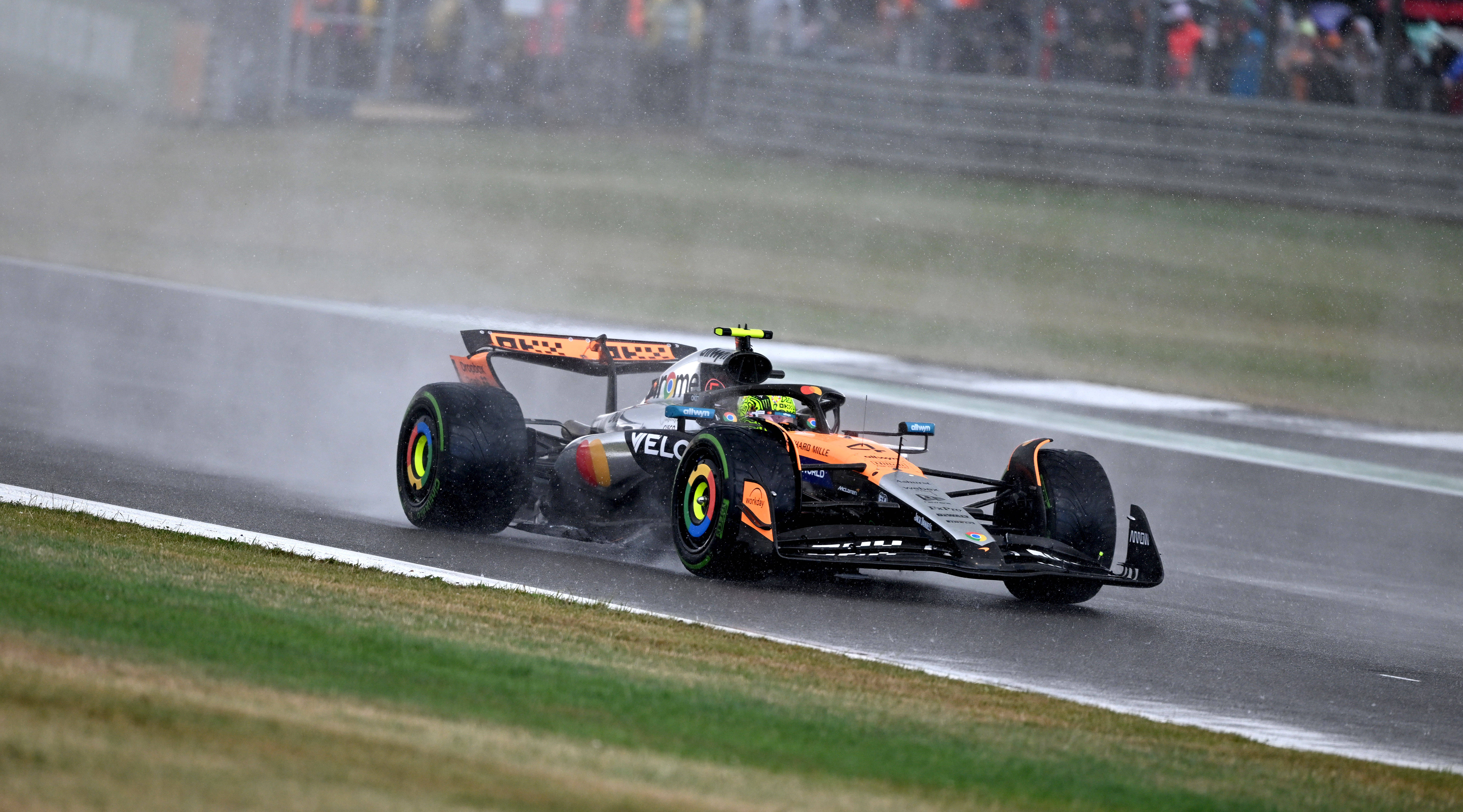 阿斯顿马丁碾压索伯车队,维斯塔潘刷新纪录的简单介绍 阿斯顿马丁碾压索伯车队,维斯塔潘刷新纪录的简单介绍