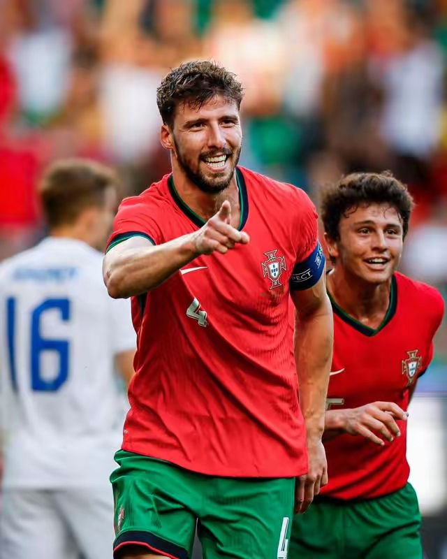 尤文险胜奥地利,马丁内利带队取胜 尤文险胜奥地利,马丁内利带队取胜