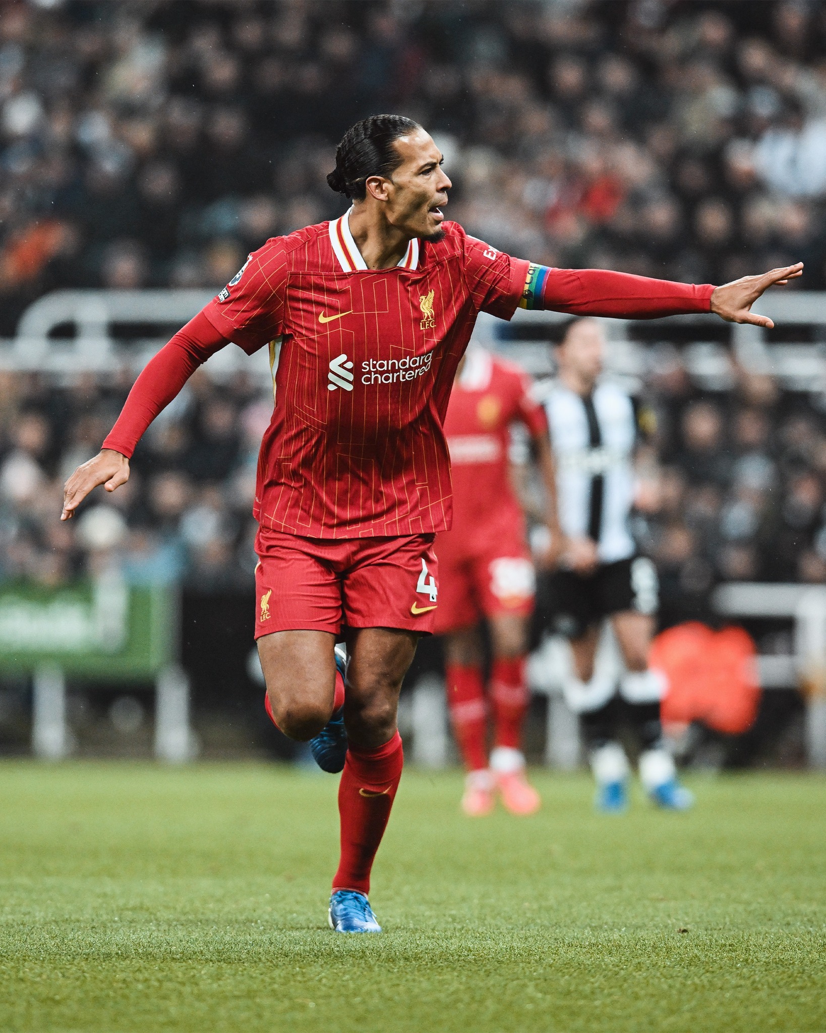 比利时险胜巴萨，萨拉赫关键制胜