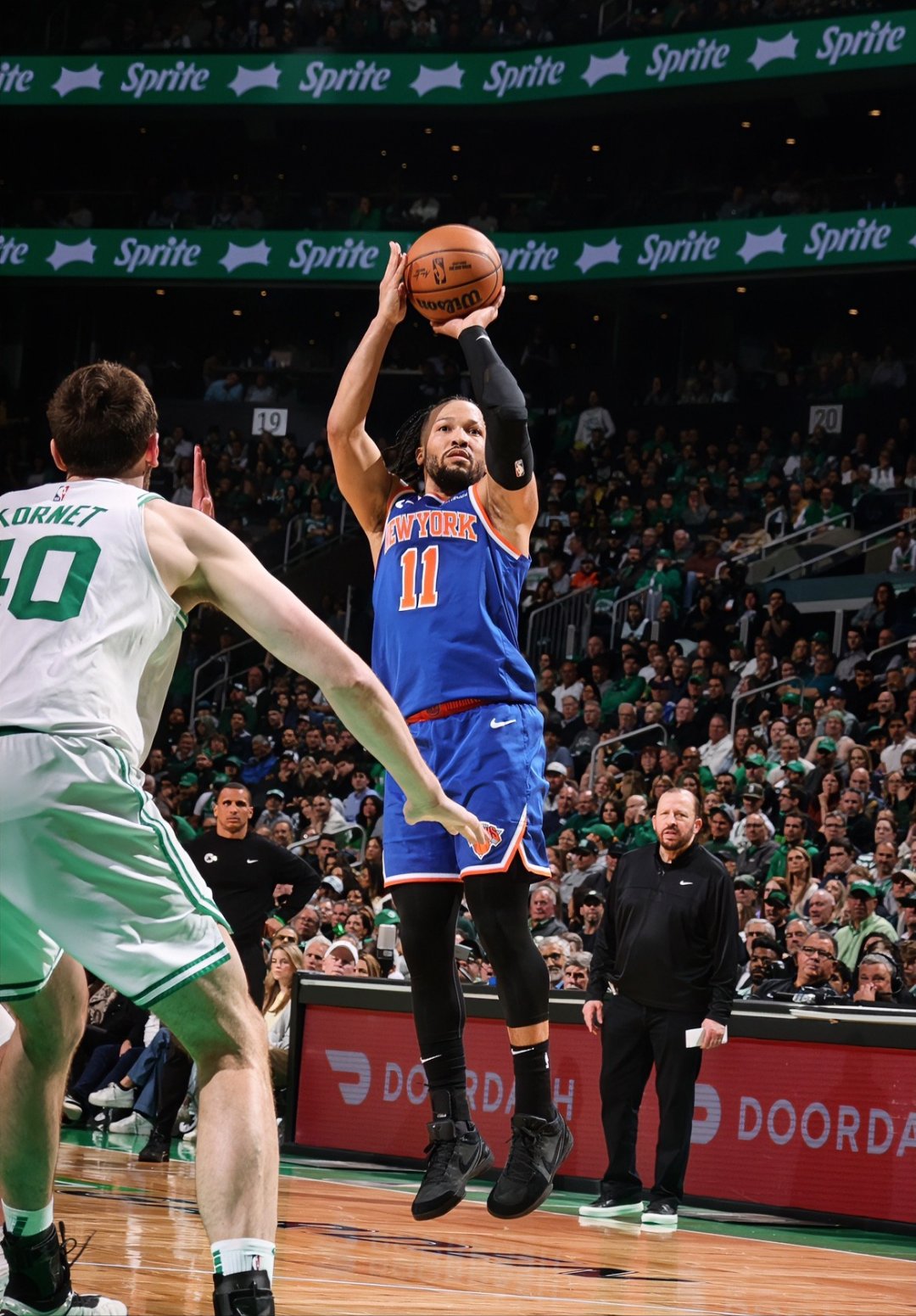 尼克斯鏖战凯尔特人，王哲林状态火热