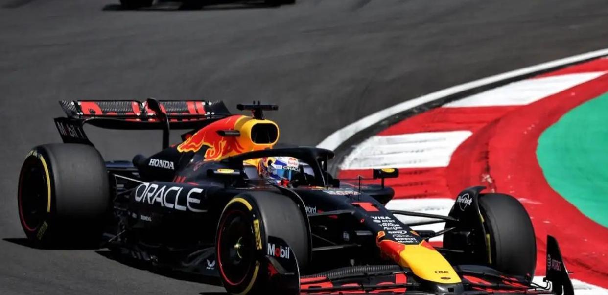 梅赛德斯完胜威廉姆斯，皮亚斯特里点燃赛场